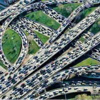 ¿Añadir más carriles mejora el tráfico?. No siempre: Paradoja de Braess.